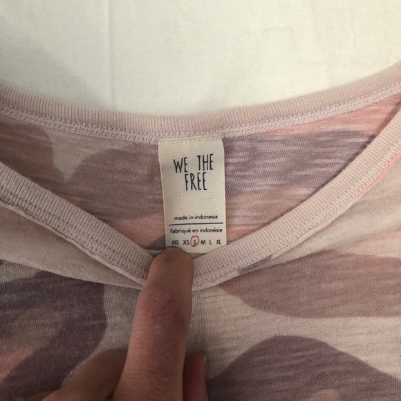 Pink camo free people shirt - Picture 2 of 2